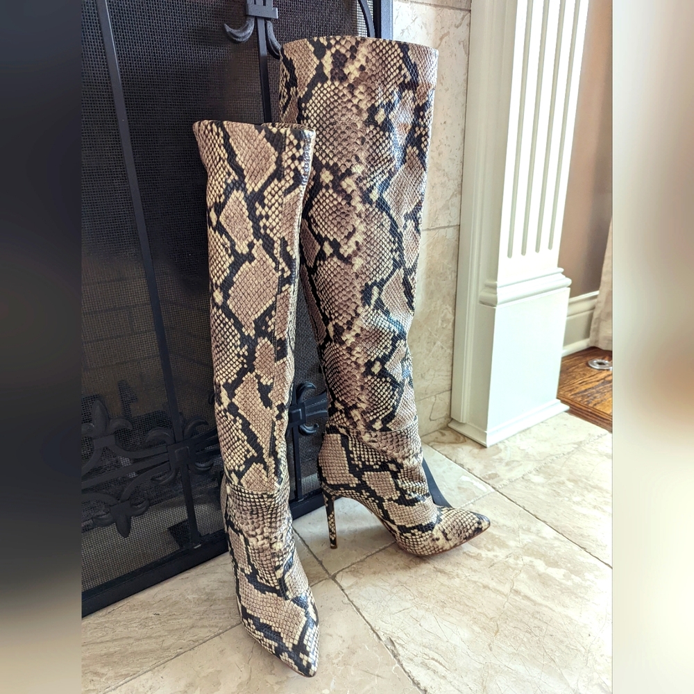 Aldo Snakeskin Heels boots 7.5 - 4 in covered heel. Excellent condition